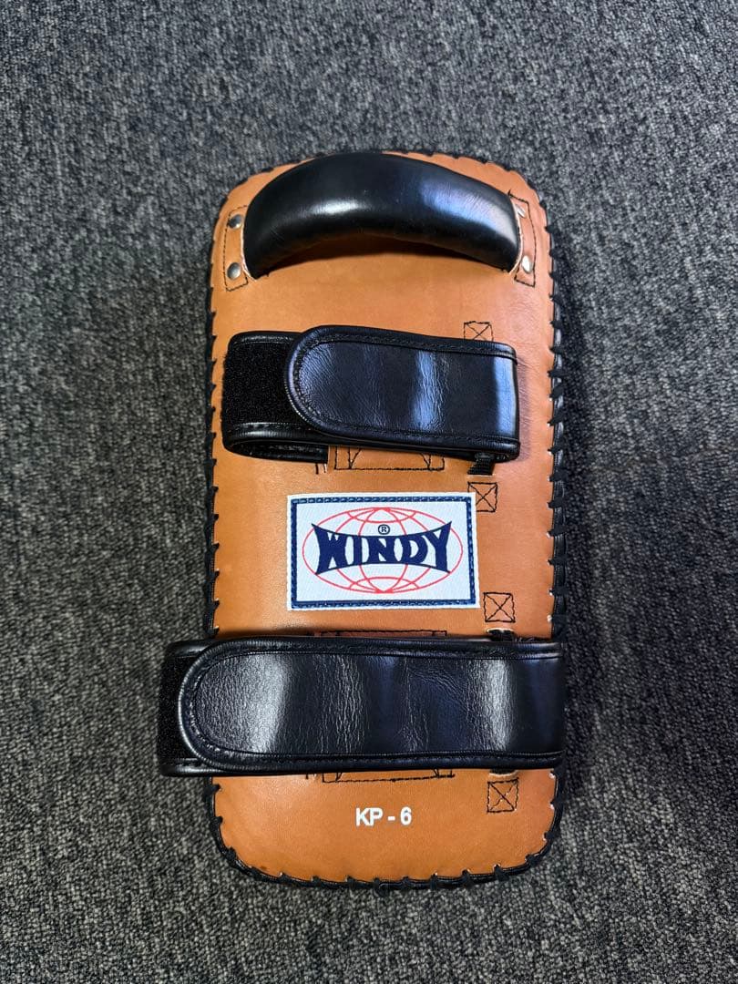 【極美品】 WINDY キックミット KP-6 キックボクシング ムエタイ