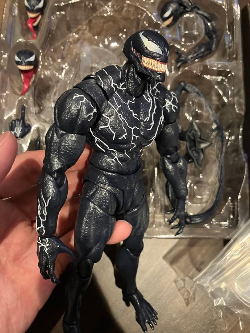 ヴェノム　フィギュアーツBANDAI フィギュア