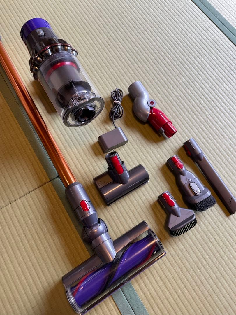 土々呂 　Dyson コードレスクリーナー　ダイソン　sv12 v10