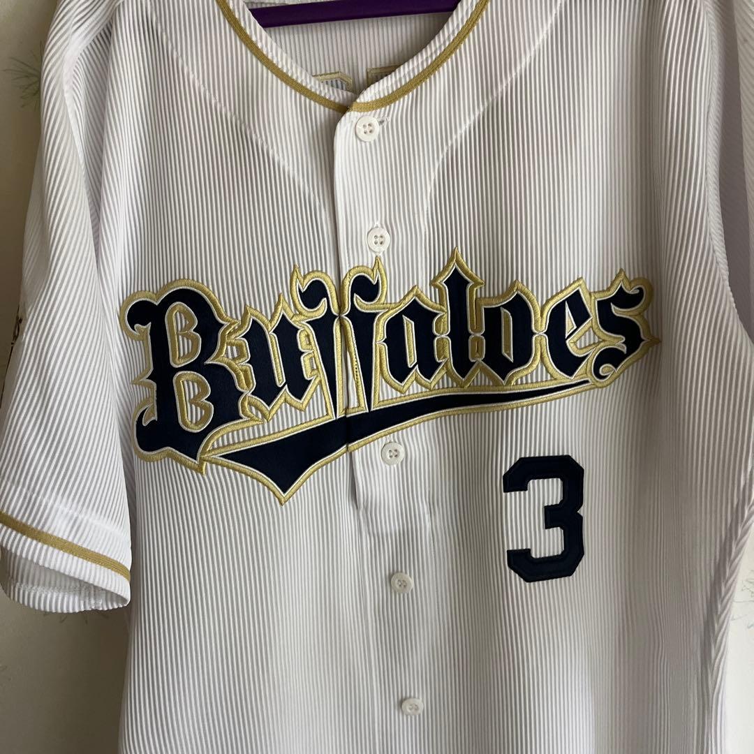 安達選手サイン入りユニフォーム