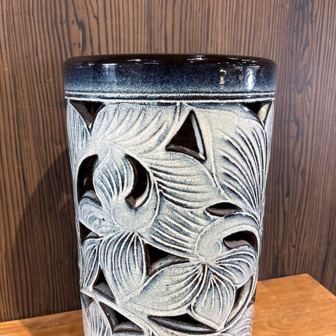 信楽焼　傘立て　唐草透かし