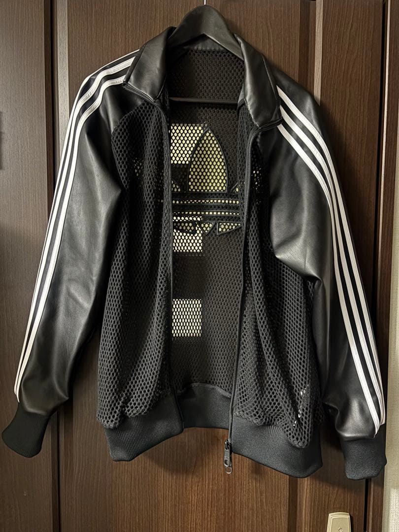 ADIDAS × ジェレミー・スコット フェイクレザー メッシュ トラックトップ